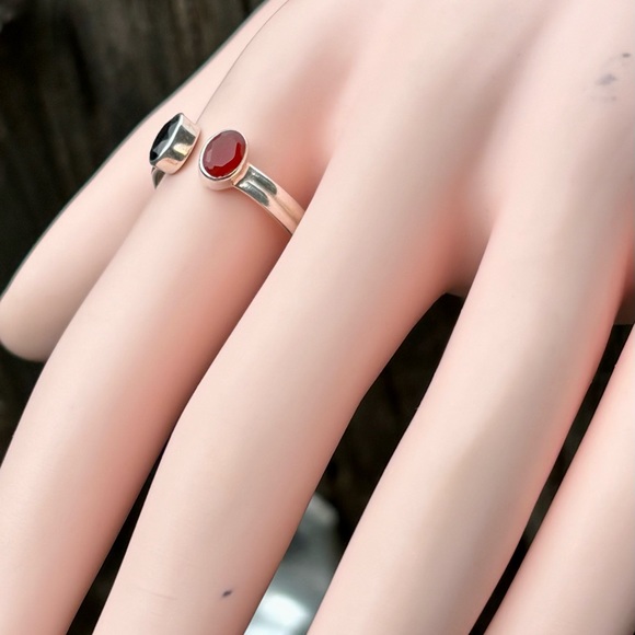 Carnelian & Onyx Ring - Picture 2 of 15